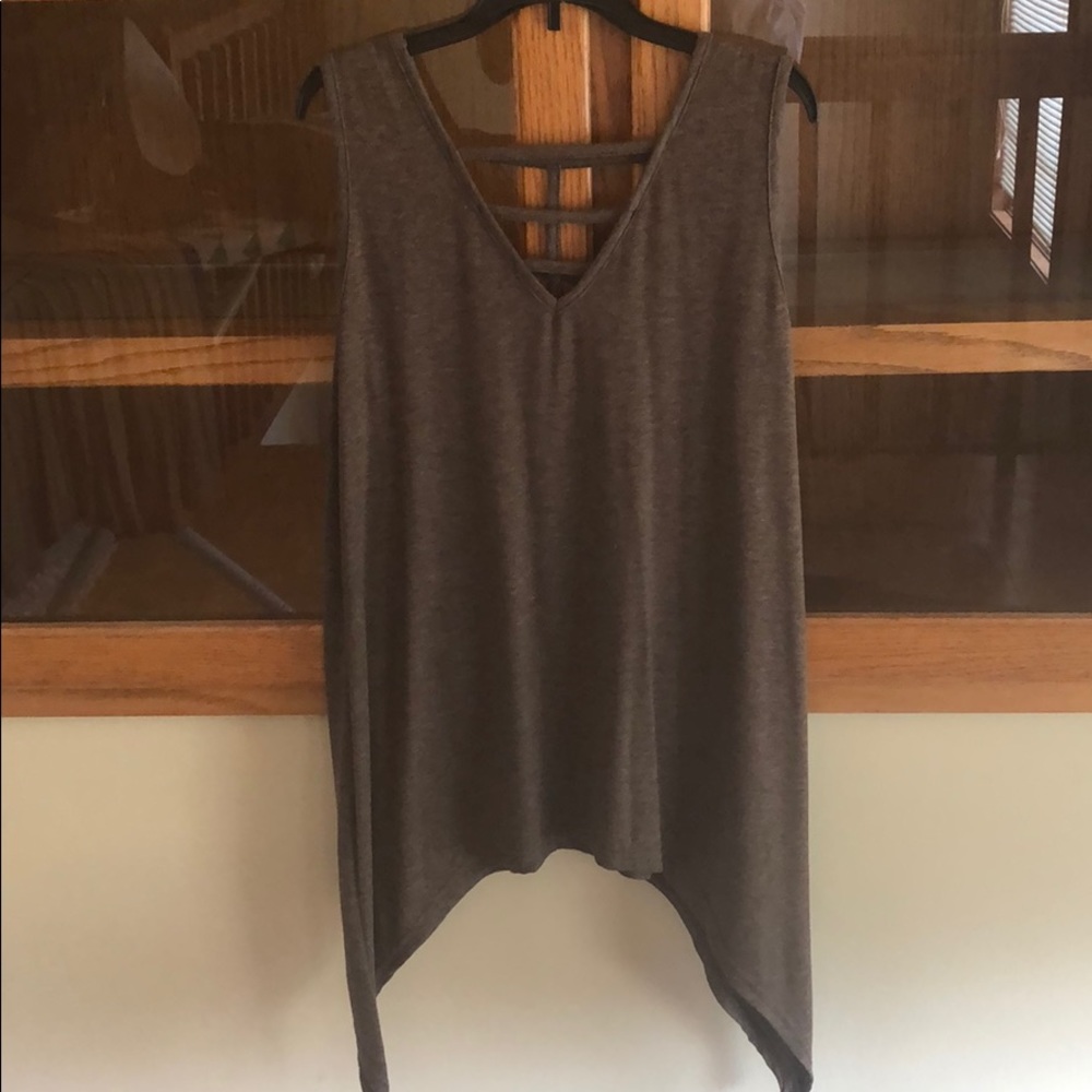 Brown detailed tank